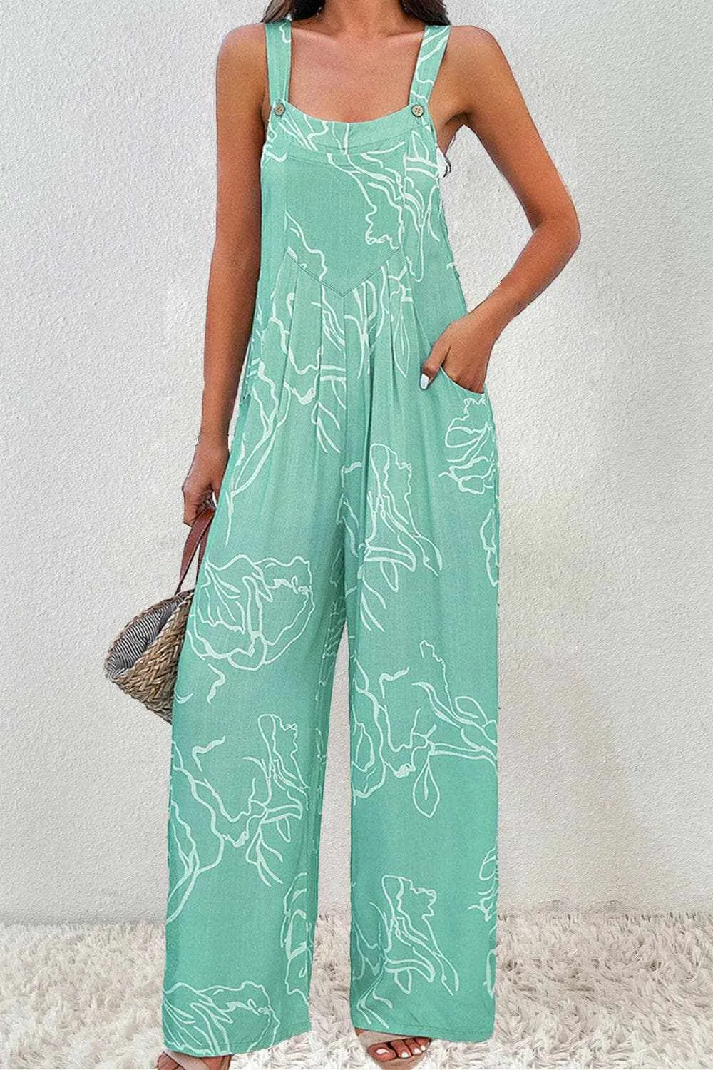 Stylish wide-leg jumpsuit with pockets