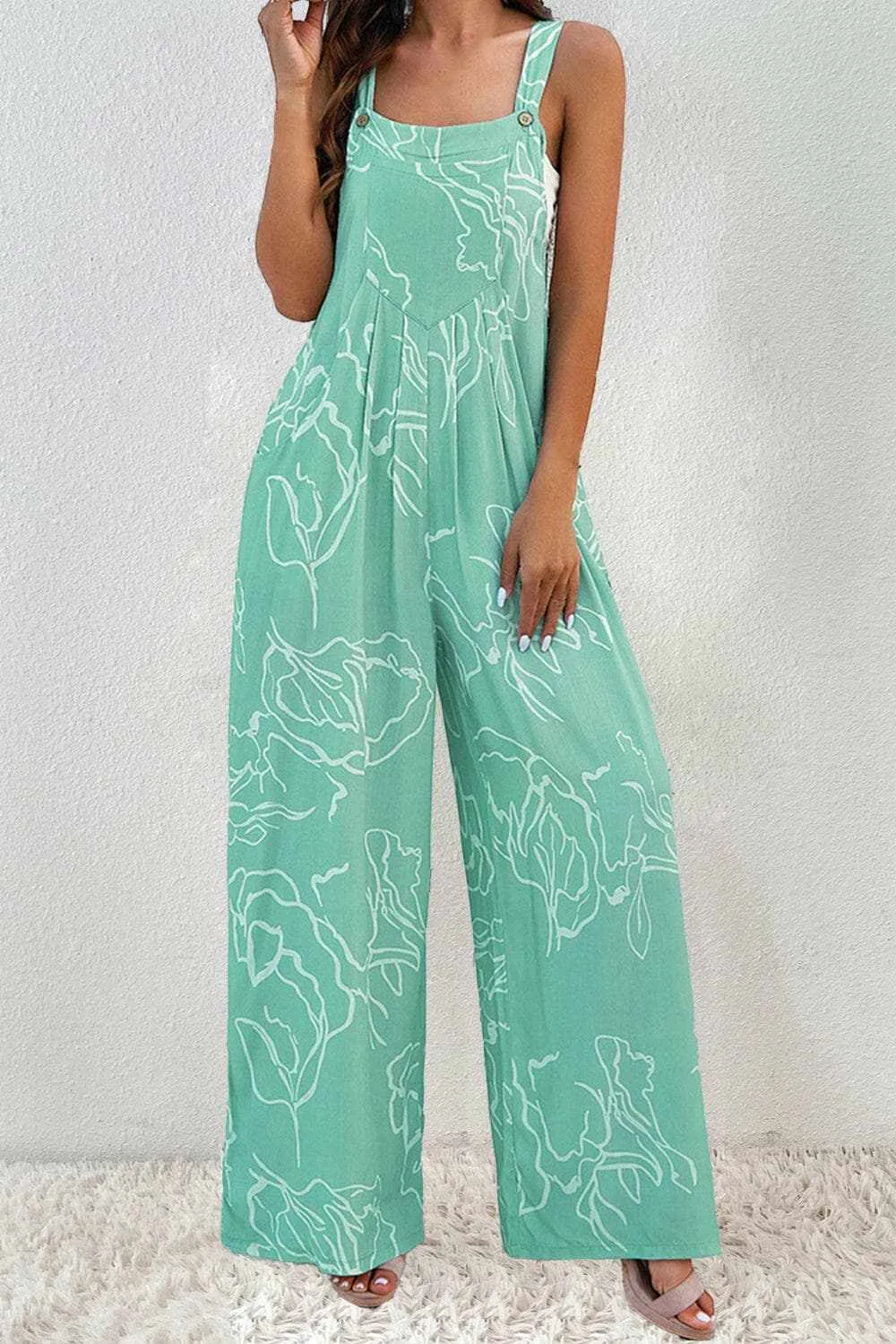 Stylish wide-leg jumpsuit with pockets